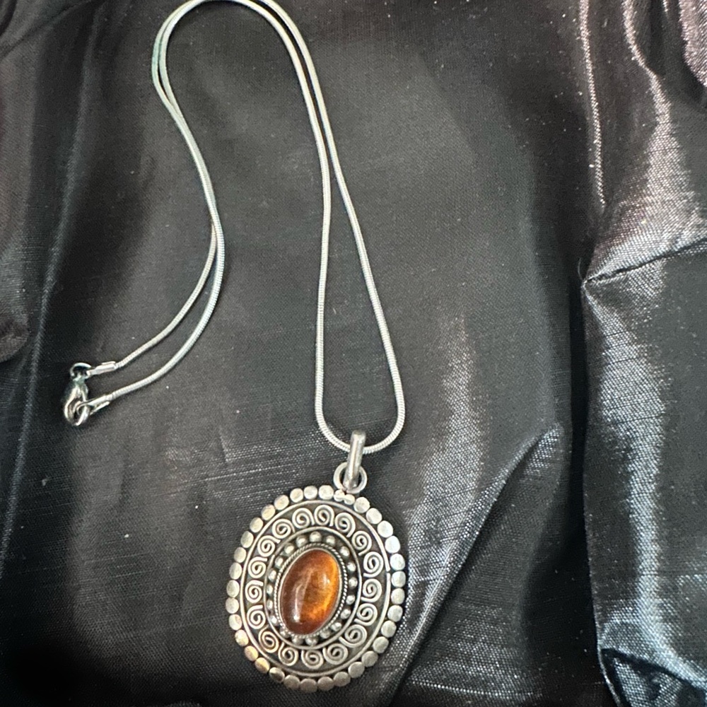 9251 Silver with Genuine Vintage Baltic Amber Pendant Necklace